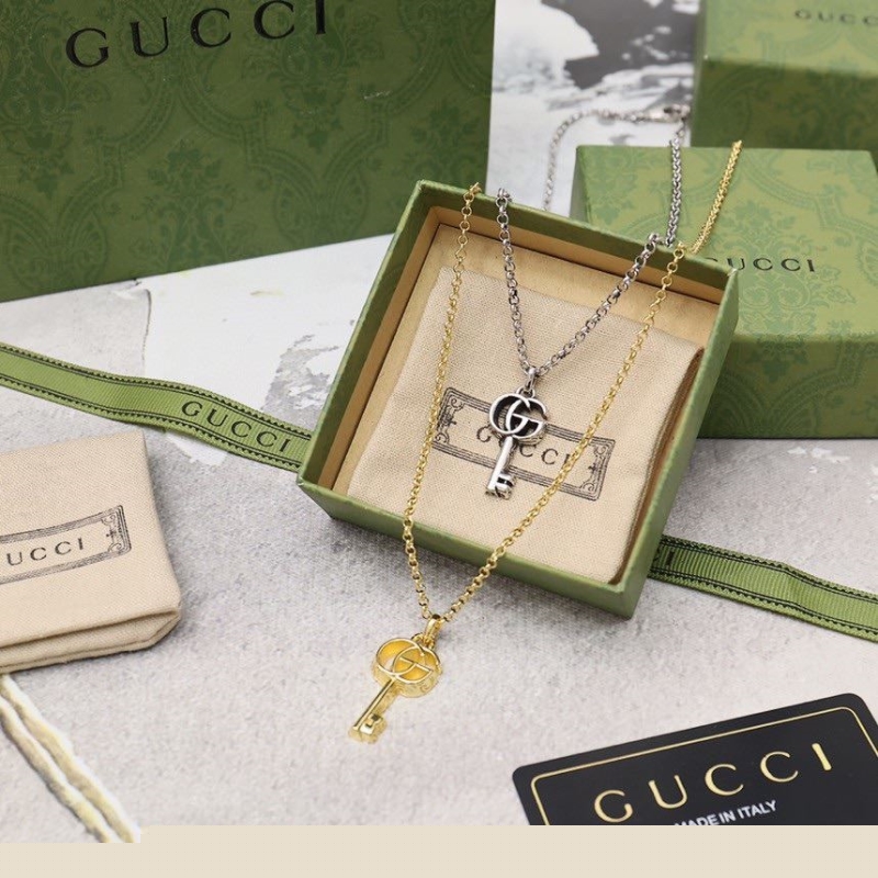 G*u*i necklaces